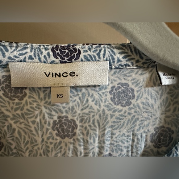 Vince Camellia Print Pleated Blouse, Pale Bay Blue, XS, Never Worn NWOT New! - Picture 8 of 10